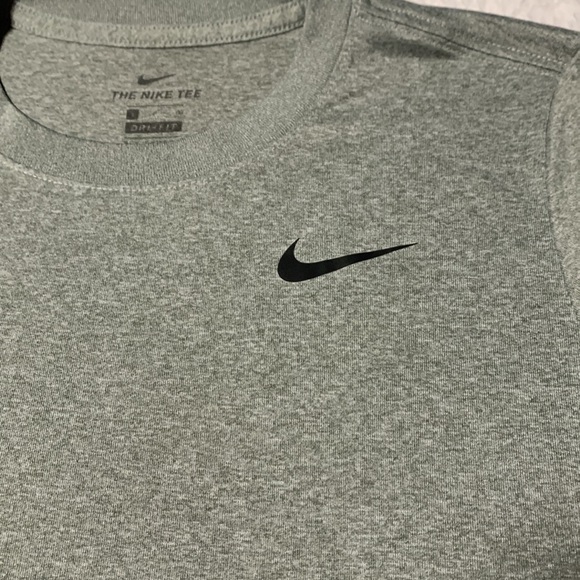 Nike Ladies Gray Tee, EUC, Size Small - Picture 3 of 9